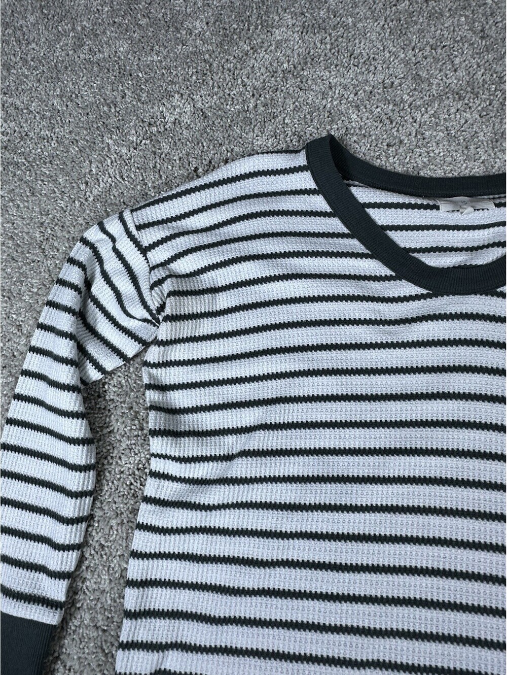Lou & Grey Women’s Shirt Size Small Short Sleeve Gray and White - Picture 4 of 12